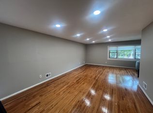 246 Beach 130 St #2, Rockaway Park, NY 11694