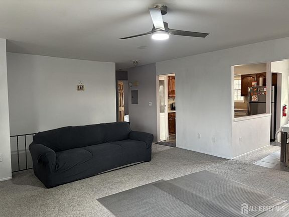 4th image of 363 Cranbury Rd APT A16