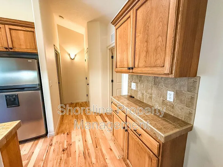 2328 E Satterfield St — Photo 13