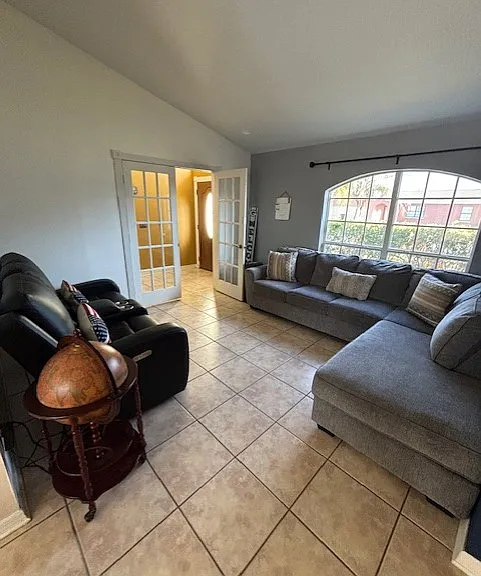 643 Basingstoke Ct — Photo 8