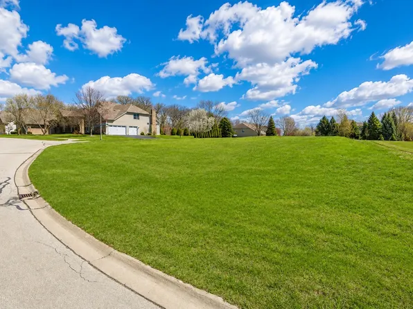 699 Greenfield Rd, Sugar Grove, IL 60554