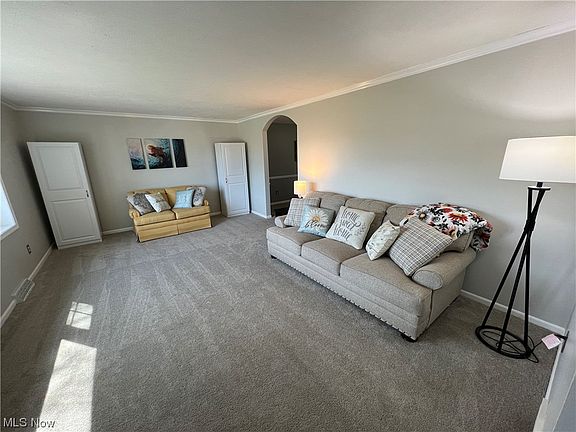 2nd image of 744 Gibbs Ln