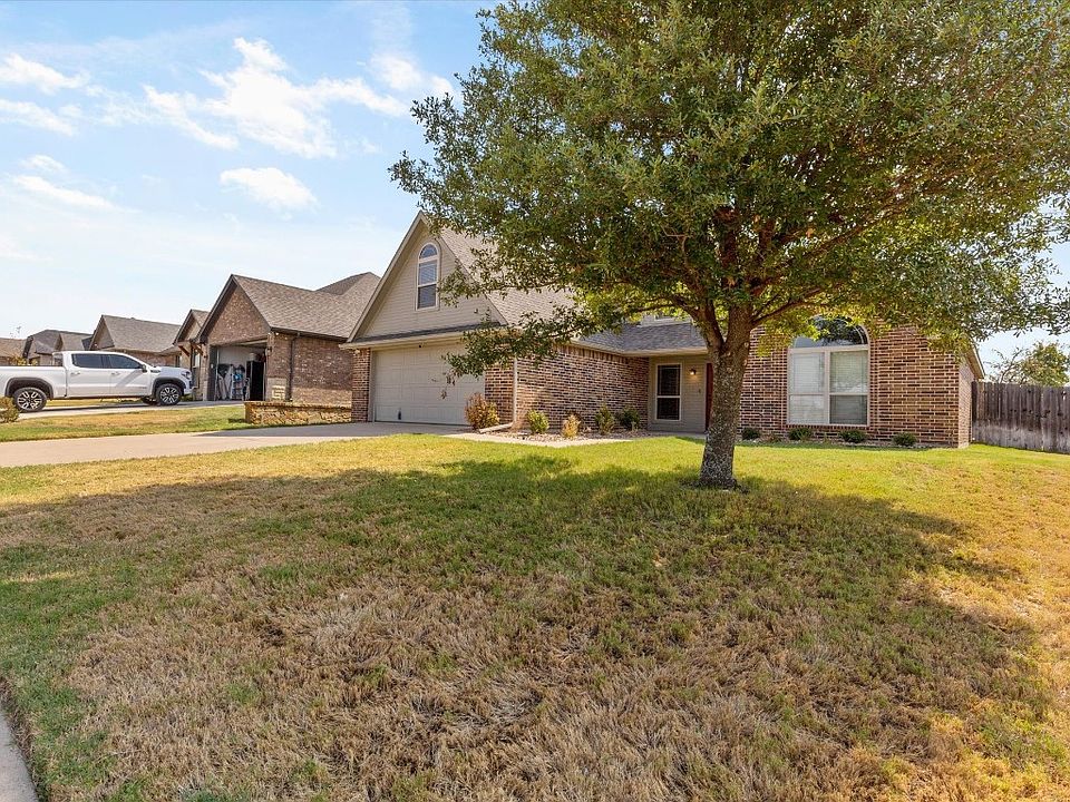 1611 Summercrest Dr, Cleburne, TX 76033 Zillow