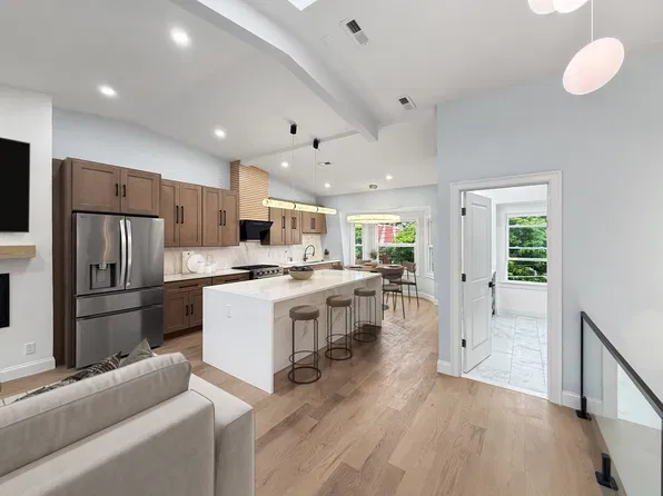 89 Trenton St APT 3, Boston, MA 02128