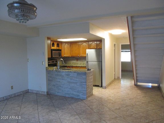 2nd image of 2115 W BELMONT Avenue #2