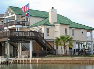 107 Isles End Rd, Tiki Island, TX 77554