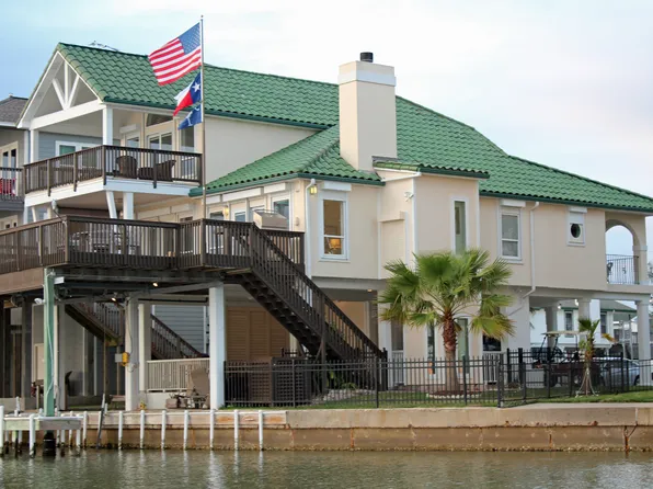 107 Isles End Rd, Tiki Island, TX 77554