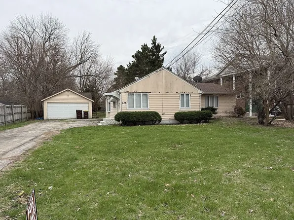 235 River Ln, Loves Park, IL 61111