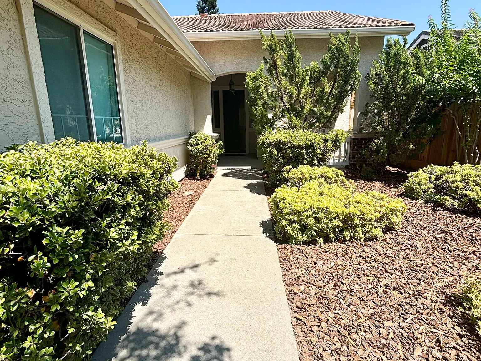 3 bed, 1661 sqft, $3,200 — Photo 2