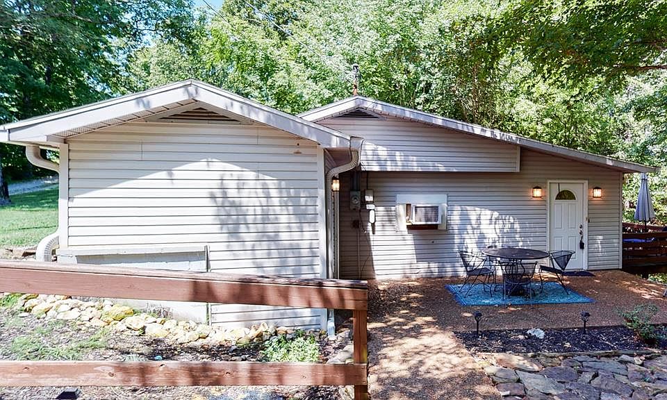 1st image of 832 Shine Ln