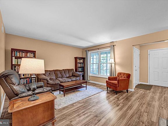 4th image of 105 Oak Xing
