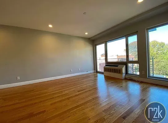 Rented by Realty 2000 Corp | media 5