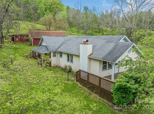 318 Sandy Way, Burnsville, NC 28714