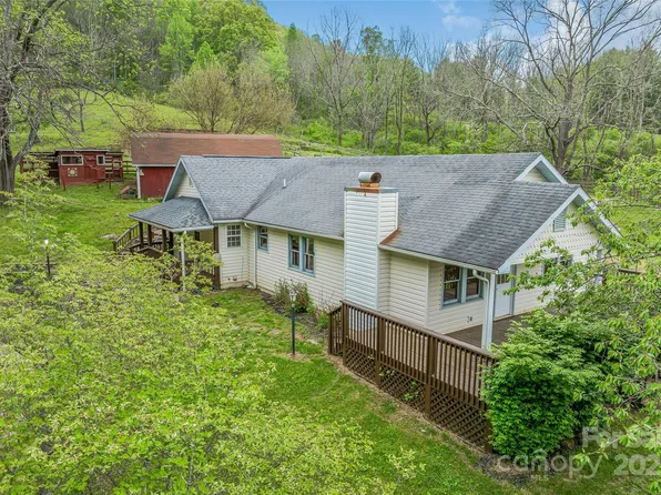 318 Sandy Way, Burnsville, NC 28714