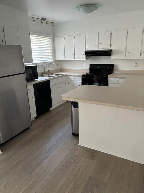 2 bed, 1000 sqft, $2,300 — Photo 2