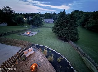 233 Ridgefield Dr, Maryville, TN 37804