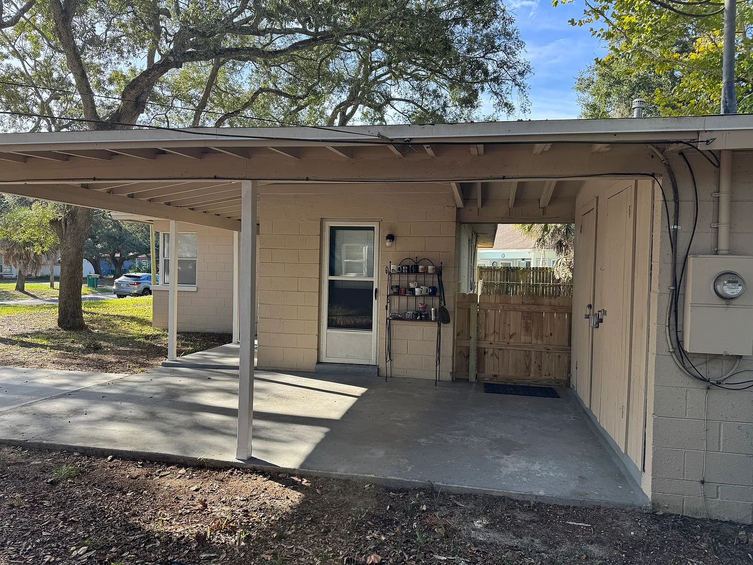 3 bed, 933 sqft, $1,695 — Photo 3