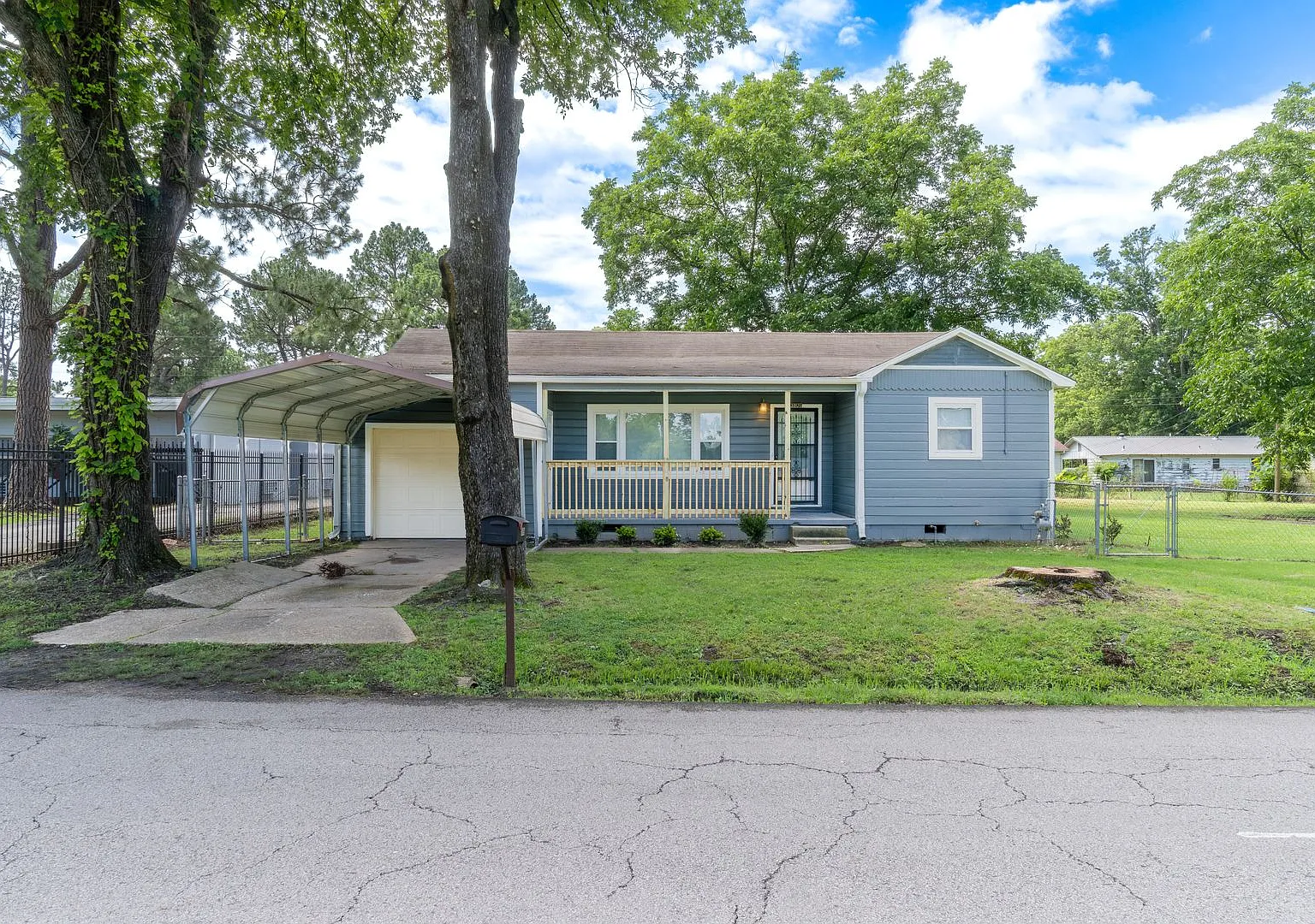 Beautiful 2 Bed / 1 Bath Home in Fort Smith — Photo 1