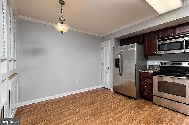 1918 Lennox Dr — Photo 2