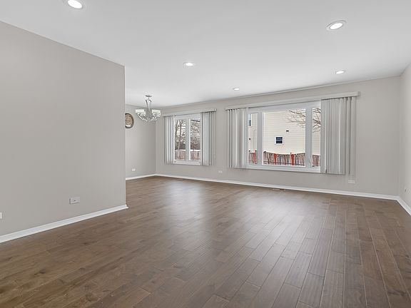 4th image of 112 Green Meadows Dr