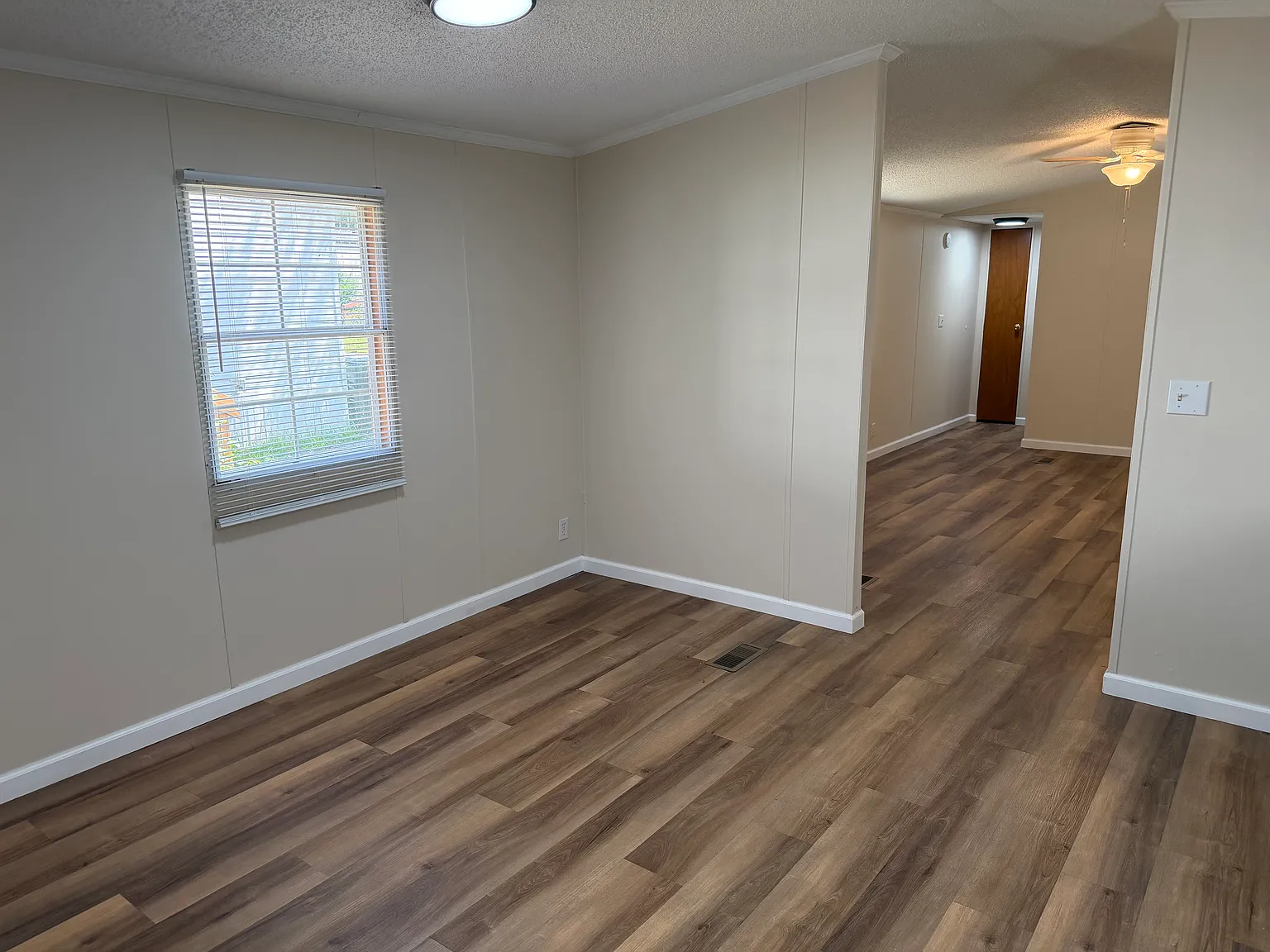 2 bed, 1022 sqft, $1,300 — Photo 4