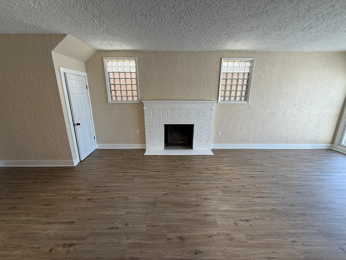 Building Photo - 642 Water St #1