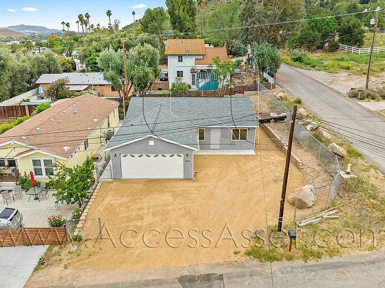 33296 Case St — Photo 2