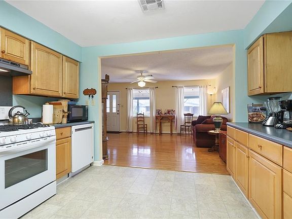 5th image of 704 River Oaks Dr