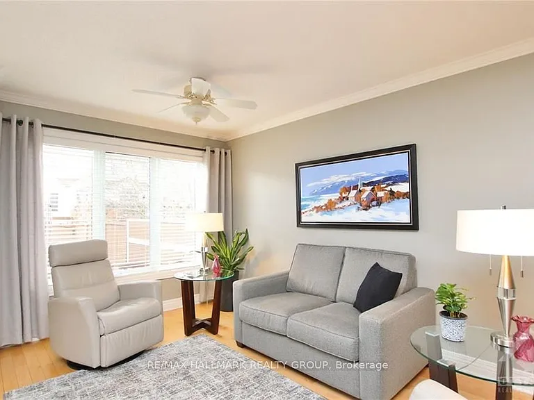 61 Scampton Dr — Photo 7