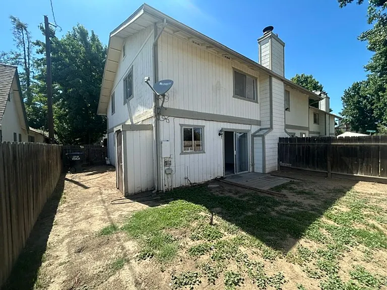 2047 E Laura Ave — Photo 9