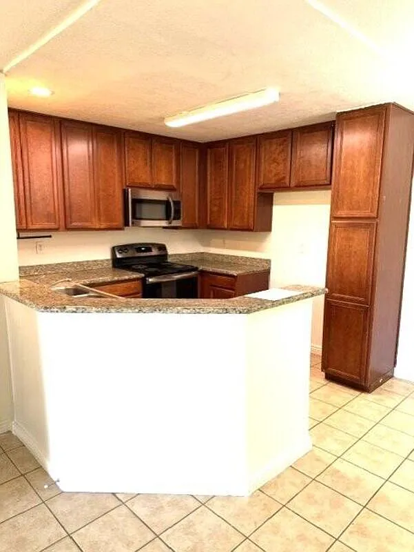 2 bed, 2.0 bath, 960 sqft, $1,800 — Photo 4