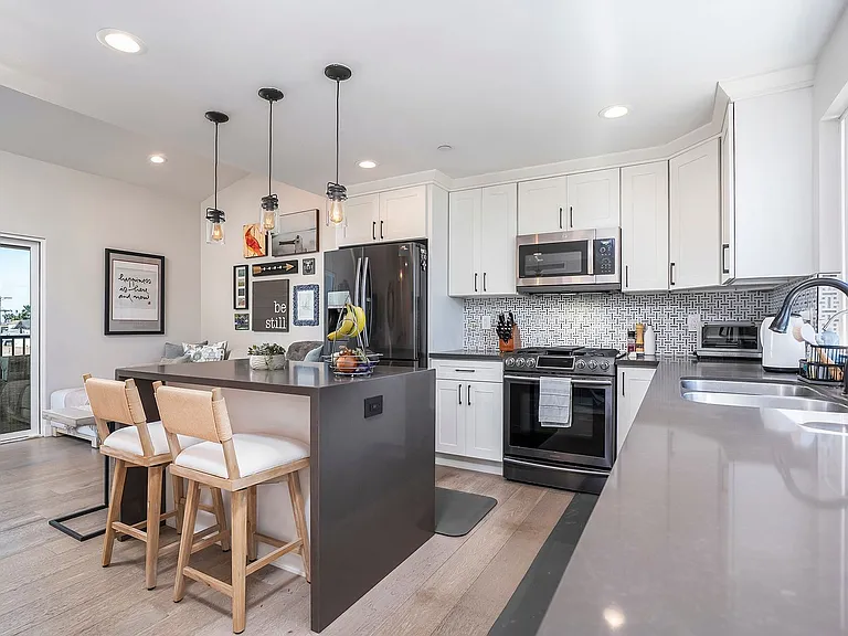 4373 Cleveland Ave #B — Photo 12