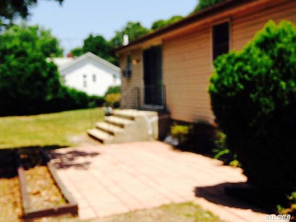 3rd image of 114 N Evergreen Dr