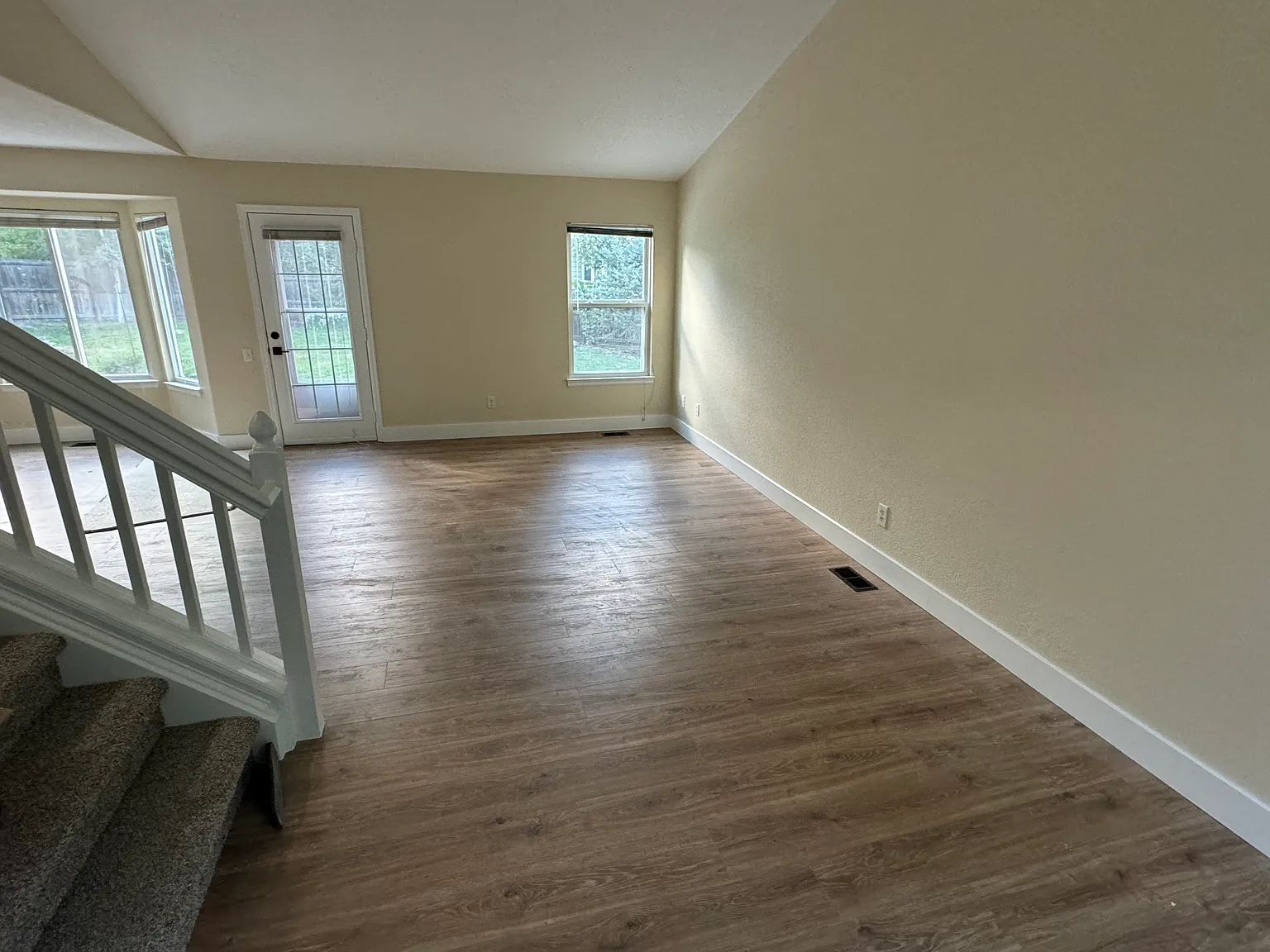 877 Lilac Pl — Photo 4