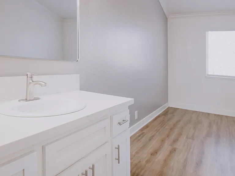 Meridian Apartments — Photo 17