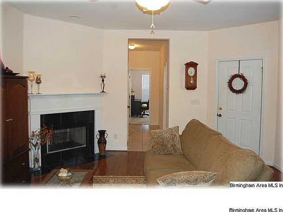 4th image of 1103 Castlemaine Dr