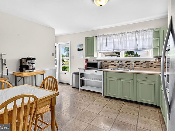 4th image of 207 S Garden Blvd