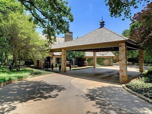 3rd image of 475 Bent Wood Ln