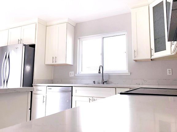 2nd image of 5351 Great Oaks Dr