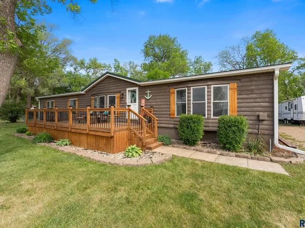 6132 Dakota Ave, Madison, SD 57042
