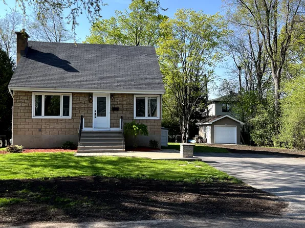 9 Tower Rd E, Ottawa, ON K2G 2E2