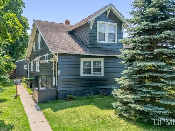 1305 W B St, Iron Mountain, MI 49801