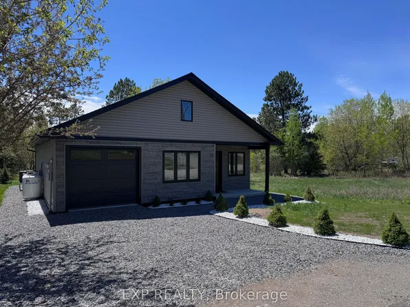 15 Zilney St, Madawaska Valley, ON K0J 1B0
