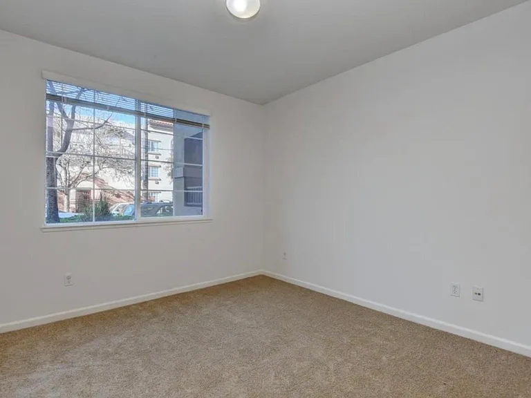 88 N Jackson Ave #119 — Photo 3