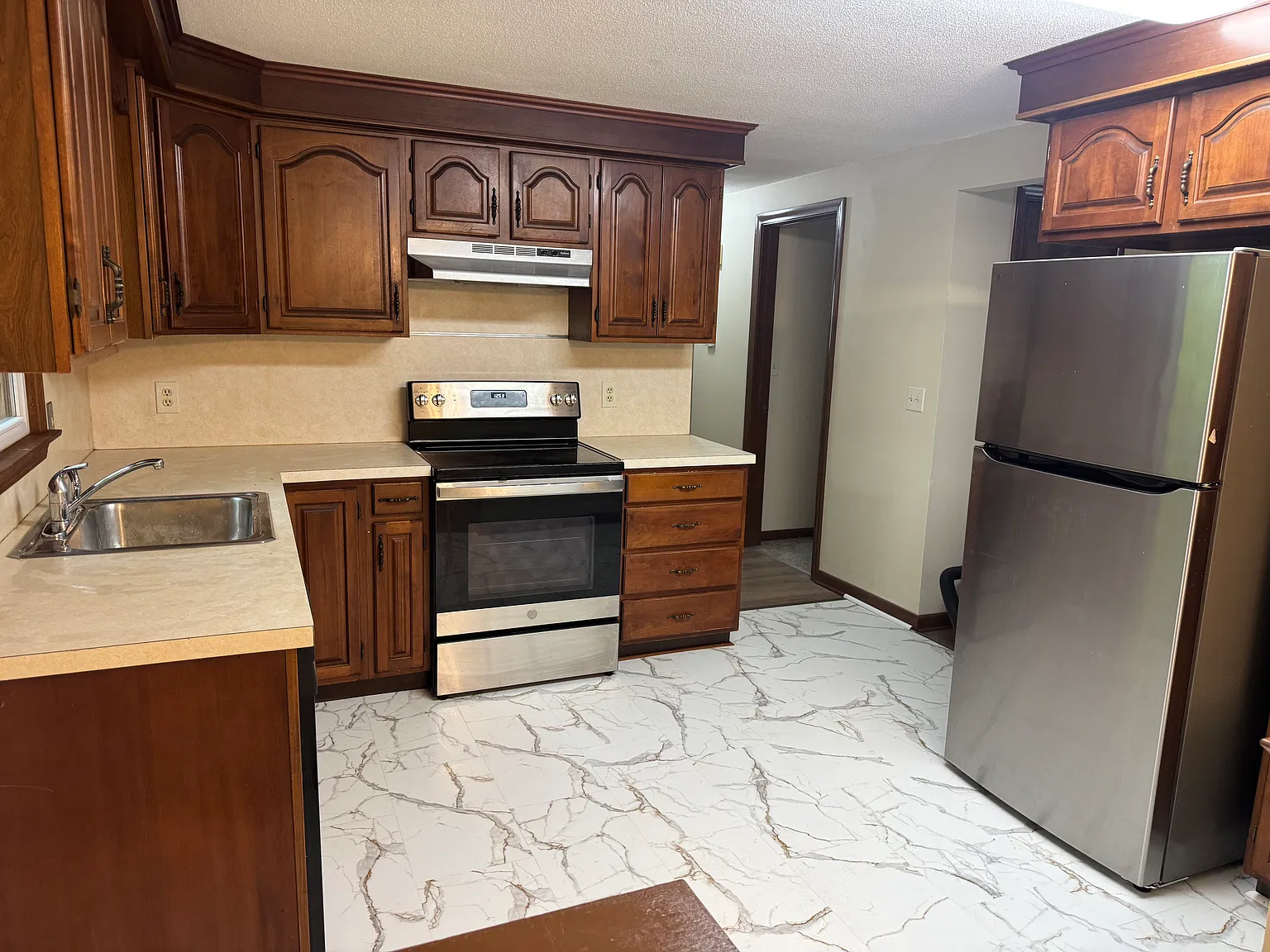 3 bed, 1138 sqft, $2,500 — Photo 2