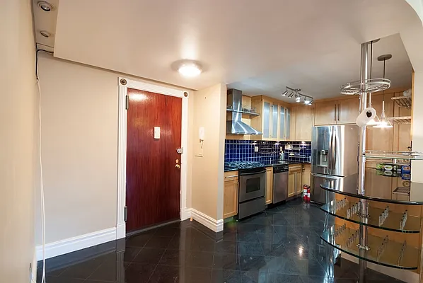 Sold by R New York | media 5