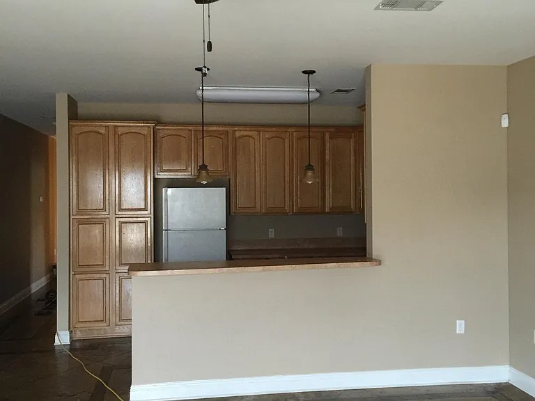 1606 Western Ave — Photo 2
