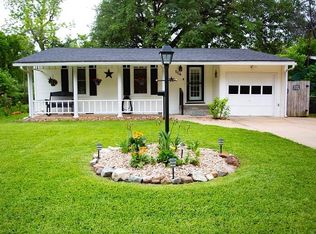 114 Wisteria St, Lake Jackson, TX 77566