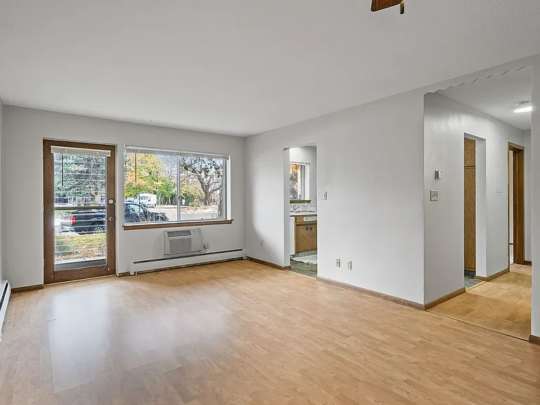 Imperial Heights Apartments — Photo 16