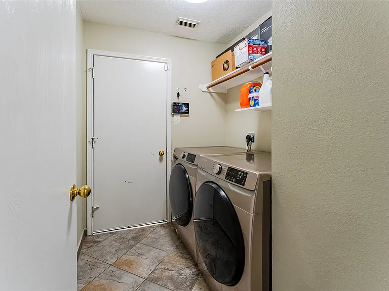 7602 Little Thicket Ct — Photo 14